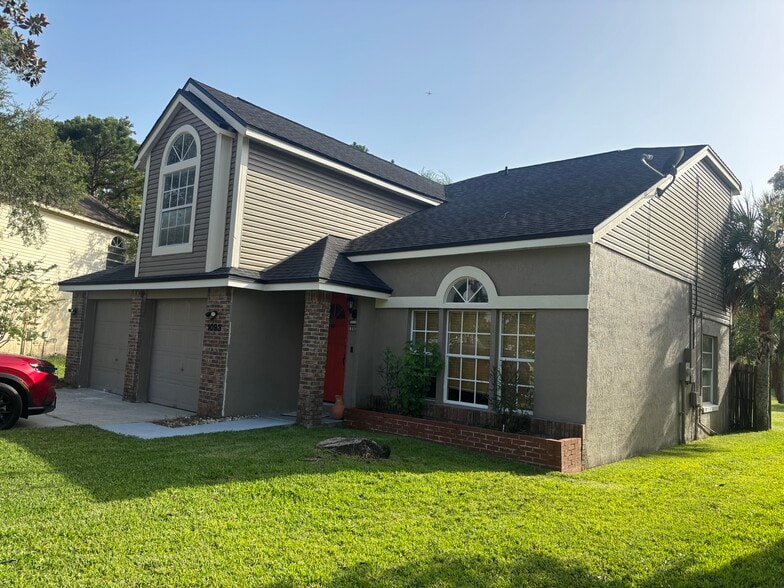 Sideview of home - 1093 Kelly Creek Cir