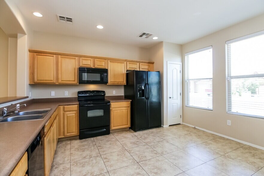 Building Photo - 347 N Wesley