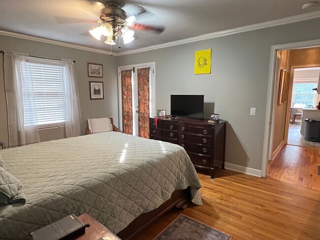 Building Photo - Cute Home in Midtown