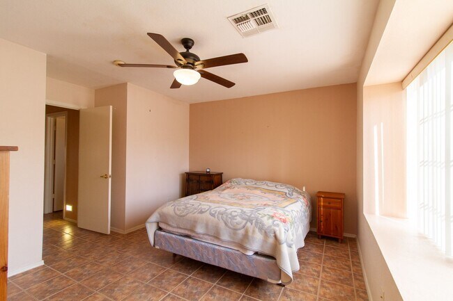 Building Photo - Great Sun Lakes Iron Oaks Location! 55+ co...