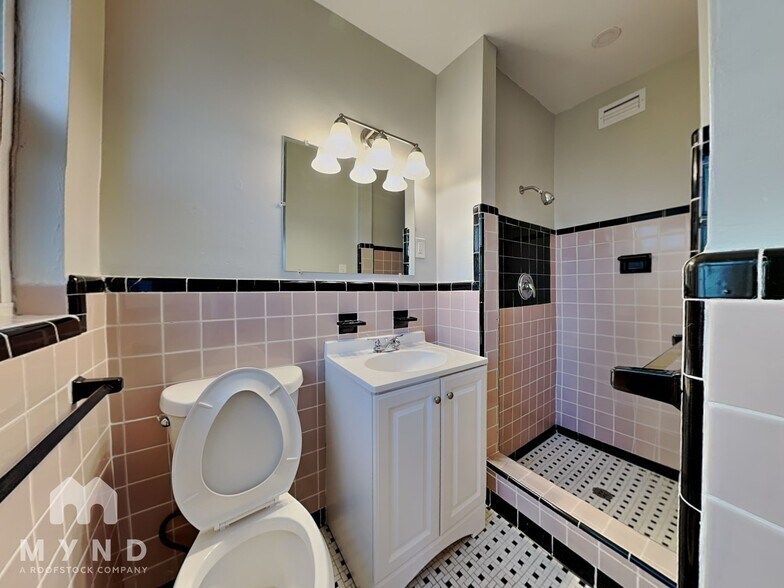 Building Photo - 1602 Simmons Pl