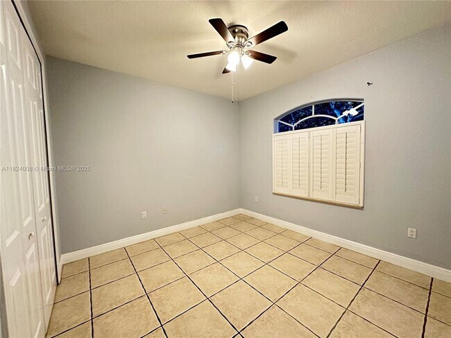 Building Photo - 2841 Poinciana Cir