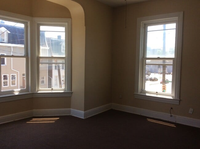Building Photo - 2 Bedroom Apartment-York City SD
