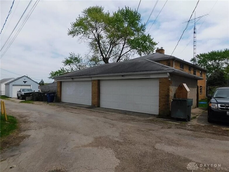 Primary Photo - 2425 Springmont Ave