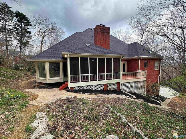 Building Photo - 1319 Chesterfield Rd SE