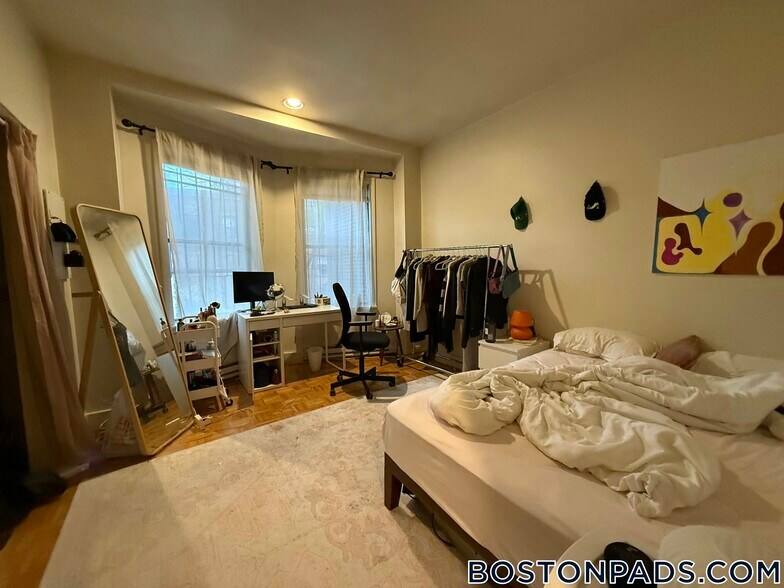 Building Photo - 616 Columbus Ave