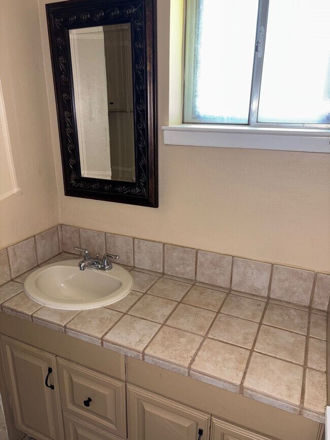 Building Photo - 3 Bedroom 2 Bathroom Georgetown Home