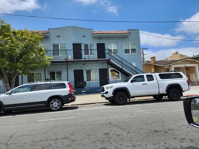 Building Photo - Gorgeous Studio in North Park! $500 HOLIDAY SPECIAL