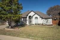 Building Photo - 2804 Woodhaven Dr