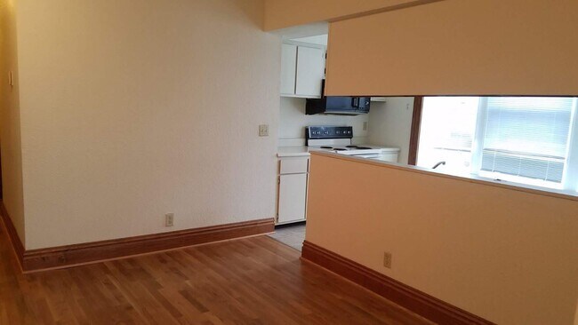 Building Photo - 6012 McPherson Ave