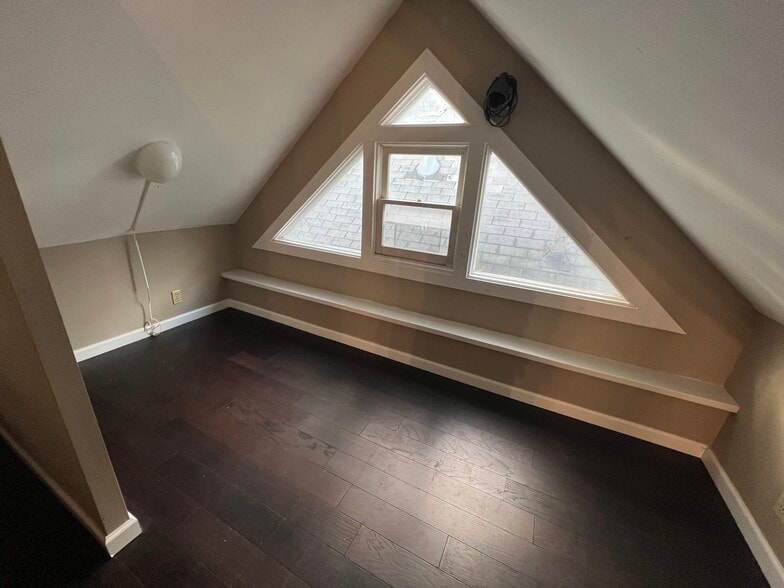 Loft - 997 Neil Ave