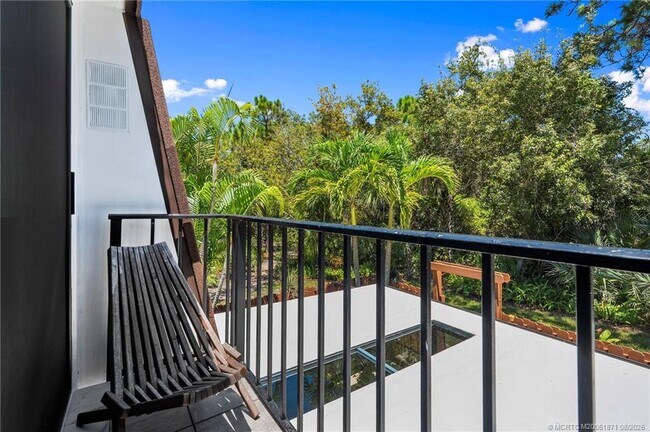Building Photo - 5616 SE Riverboat Dr