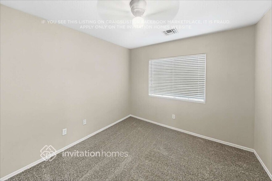 Building Photo - 423 S Sabrina