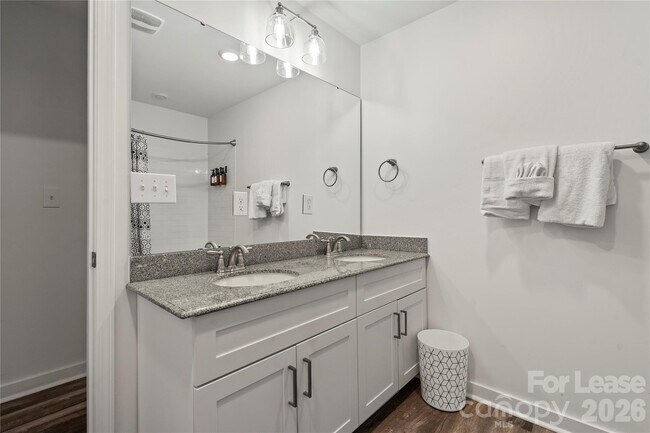 Building Photo - 2813 Ava Ave