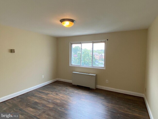 Building Photo - 1001 Chillum Rd