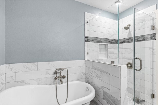 Building Photo - 3853 Rosedale St
