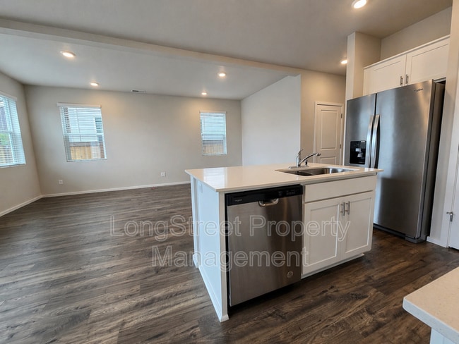 Building Photo - 412 Lost Lake St NE