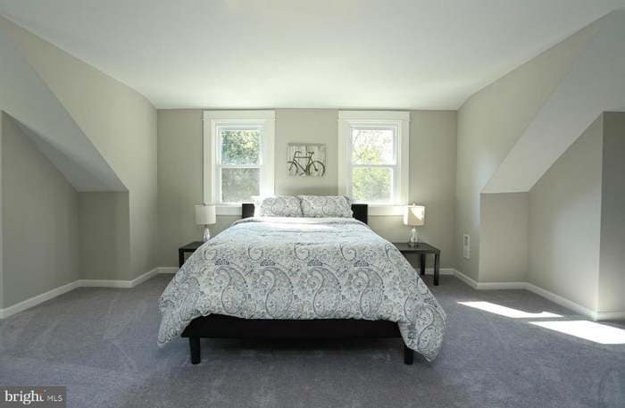 Upper level bedroom - 3110 Louise Ave