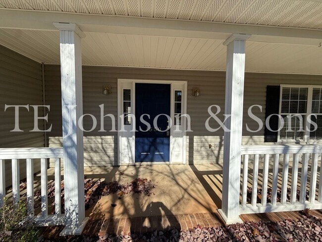 Building Photo - Spacious 4 Bedroom Home with Modern Comforts in Kernersville