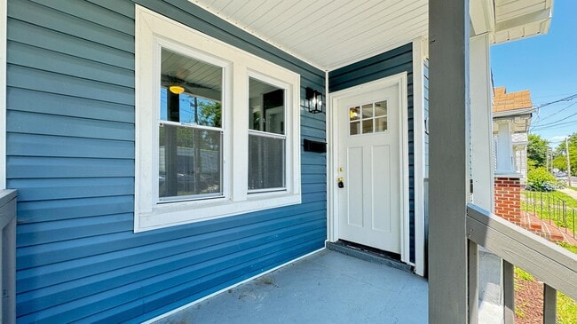 Building Photo - 2503 Gosnold Ave
