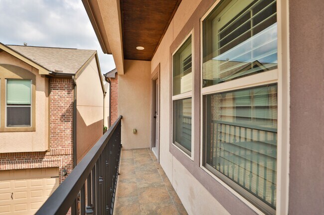 Building Photo - 11002 Upland Forest Dr