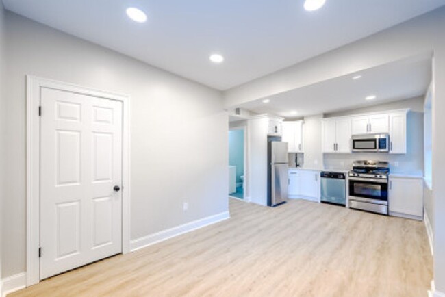 Building Photo - Incredible 4 bed 2 bath - East Cambridge/K...