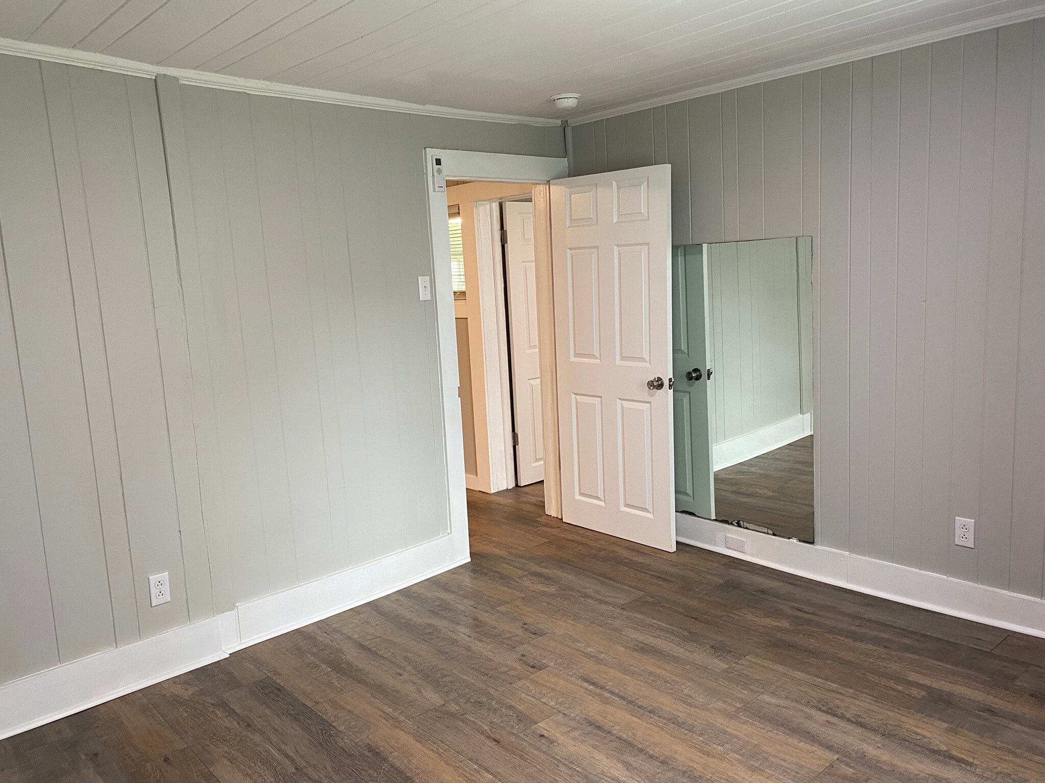 Second Bedroom - 302 Rose St