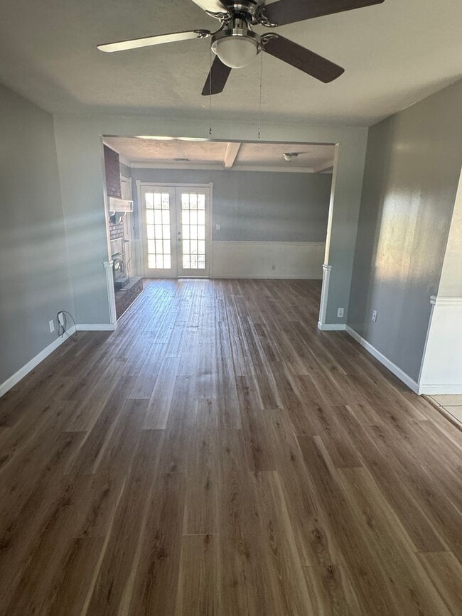 Building Photo - 3 Bedroom 2 Bath Home