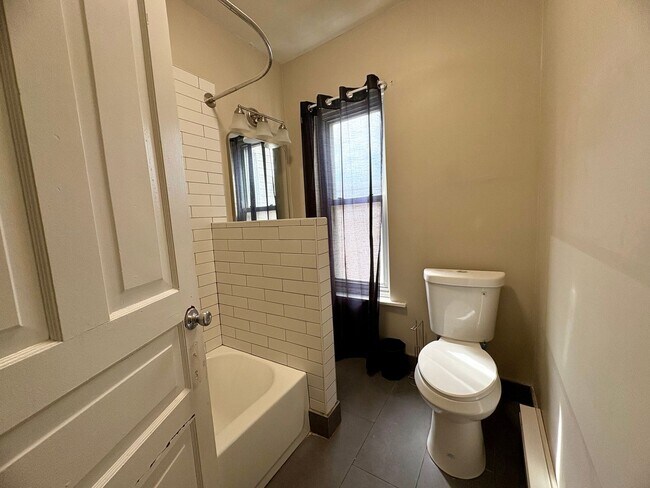 Building Photo - 1224 Eckert Ave