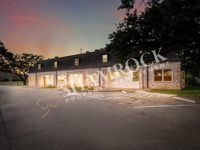 Building Photo - 701 N New Rd