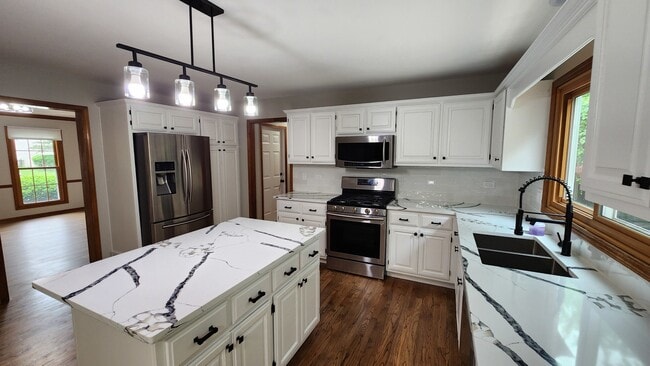 Building Photo - 3467 Charlemaine Dr