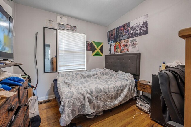 Building Photo - 1674 Sharkey St