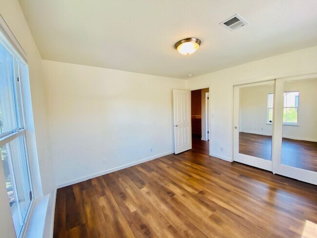Building Photo - Elegant and Move-In Ready 4BD/3BA, Two-Sto...