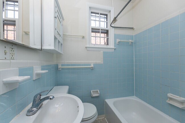 Building Photo - 2013 4th St NW