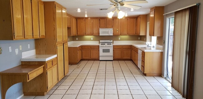 Building Photo - 7621 Kelty Dr