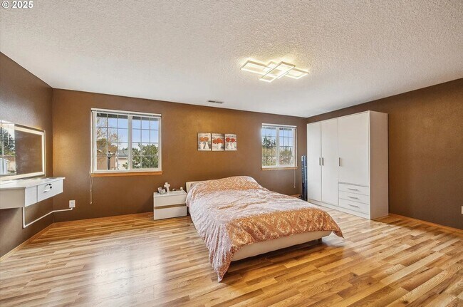 Building Photo - Modern Charm Meets Comfort – Spacious 3-Be...