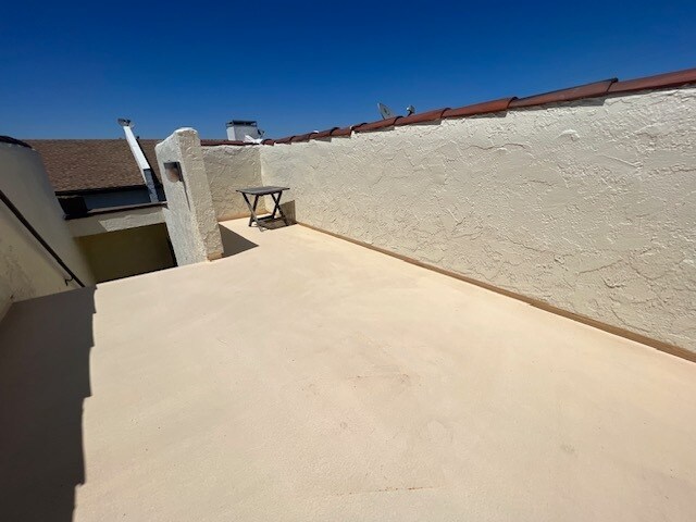 Sundeck - 113 S Irena Ave