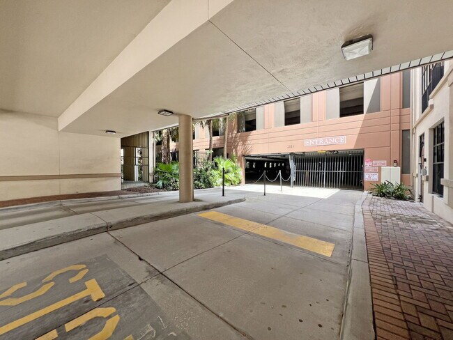 Building Photo - 402 S Armenia Ave