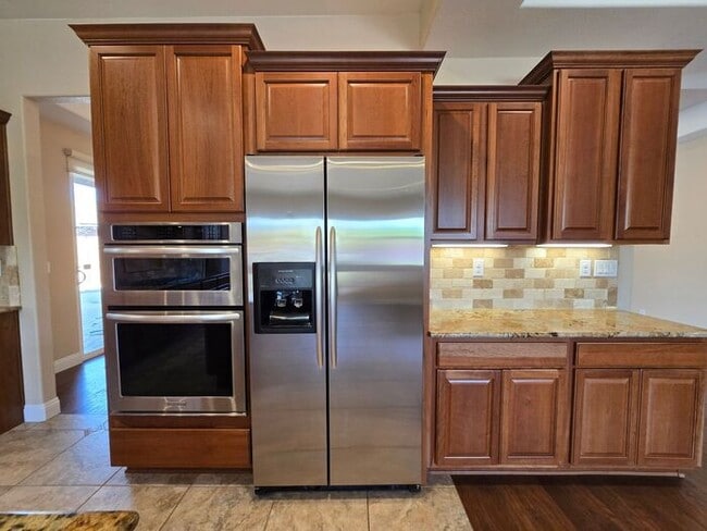 Building Photo - Beautiful Single-Story Home with Upgraded Kitchen & Spacious Backyard in Gated Community