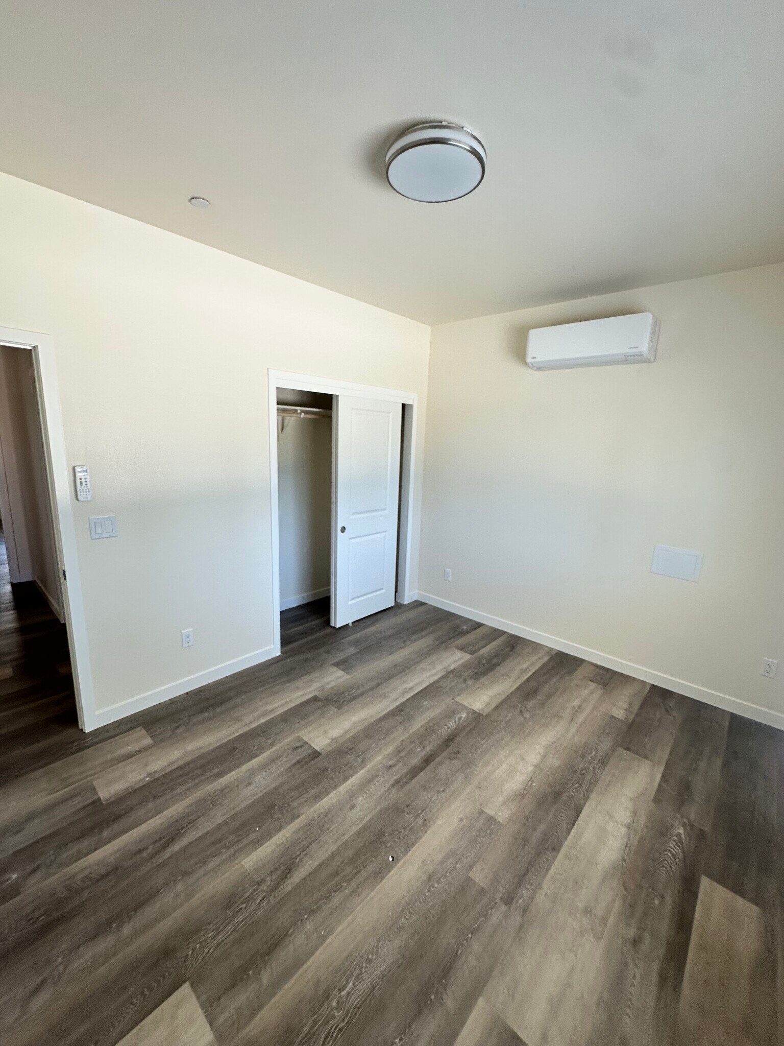 Building Photo - 7653 Skyway