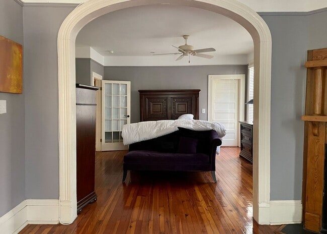 Building Photo - Available for lease May-September 2026. Stunning Fully-Furnished 3 BR/2.5 BA Available in the Hea...