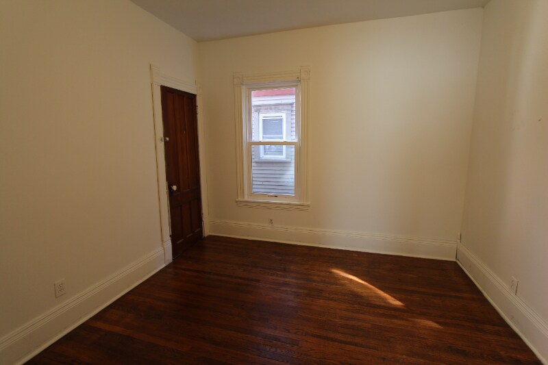 Building Photo - 213 S Lowell Ave