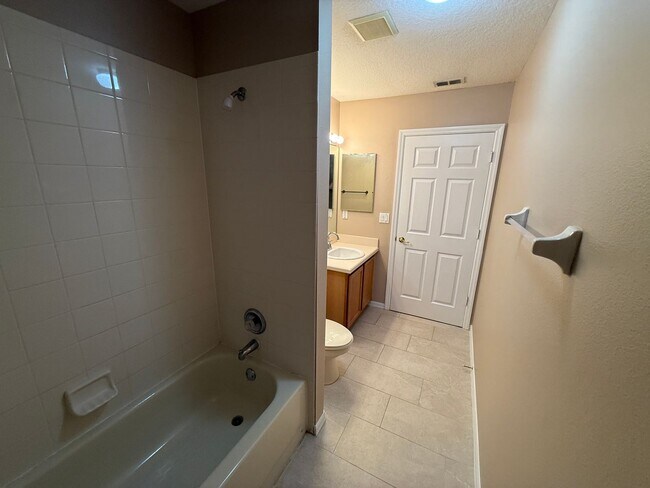 Building Photo - 2735 Cedaridge Cir