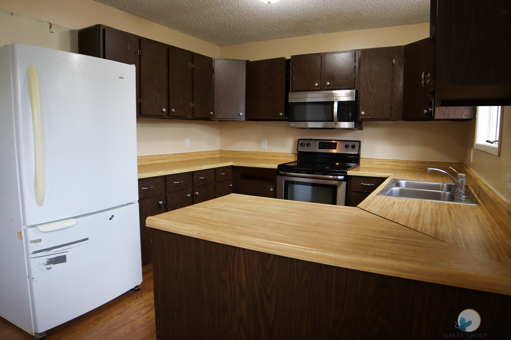 Upstairs Living / Kitchen / Dining - 1762 Cottonwood St