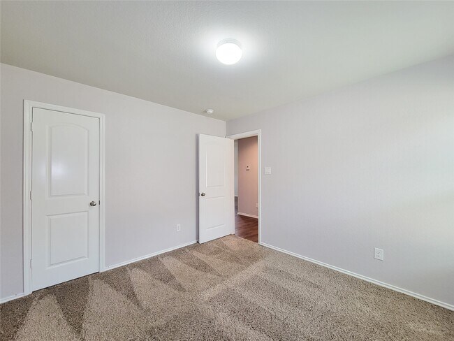 Building Photo - 5443 Dunsmore Harbor Ln