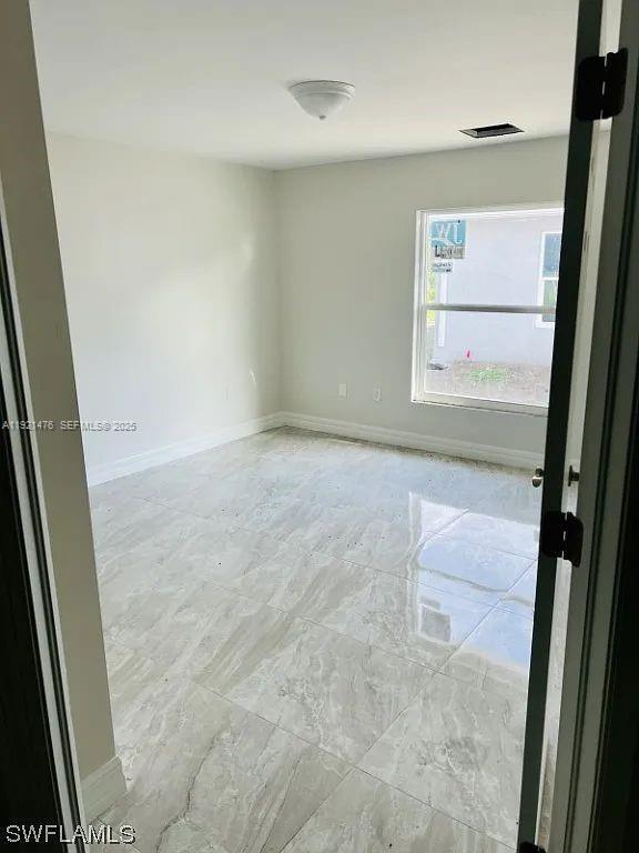 Building Photo - 354-356 Bell Blvd S