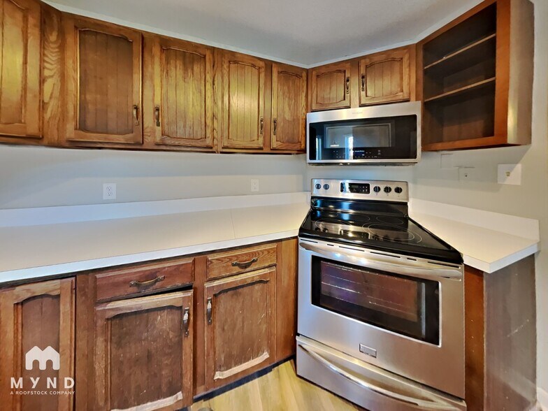 Building Photo - 137 Candlewick Dr