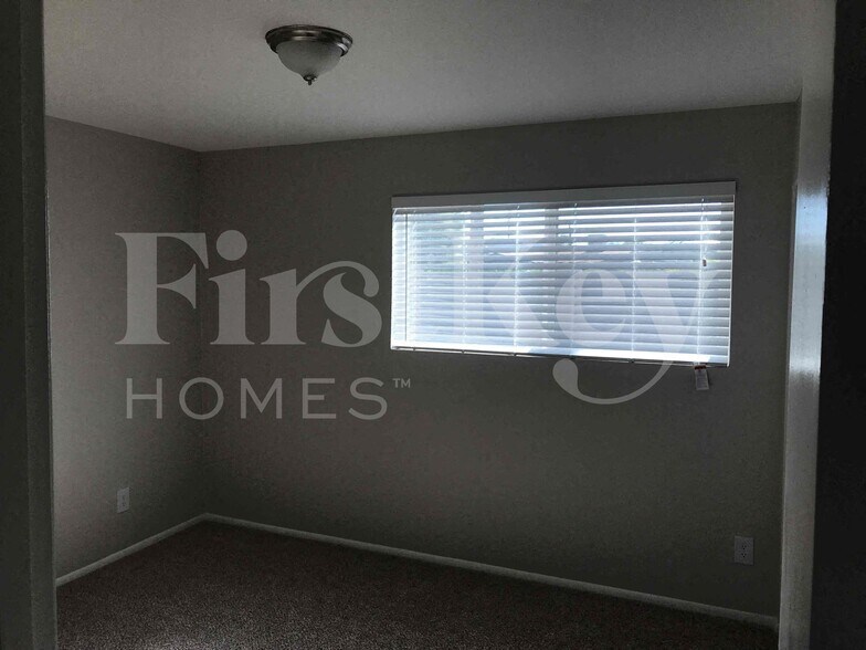 Building Photo - 4809 W Laurel Ln