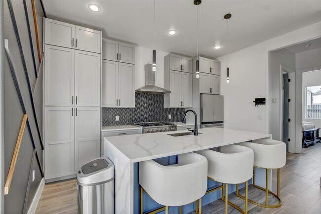 Building Photo - 4703 Louis Ave