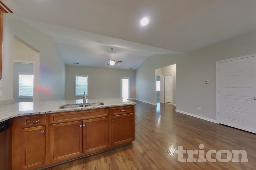 Building Photo - 812 Ellyson Dr